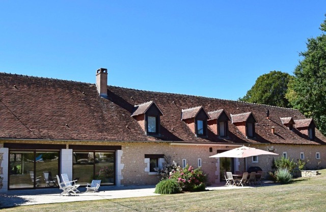 Les Essarts for 10+6 people in 2 houses