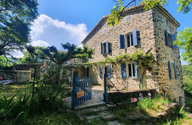 Les Genêts Bleus: Ancient charm in the heart of the maquis