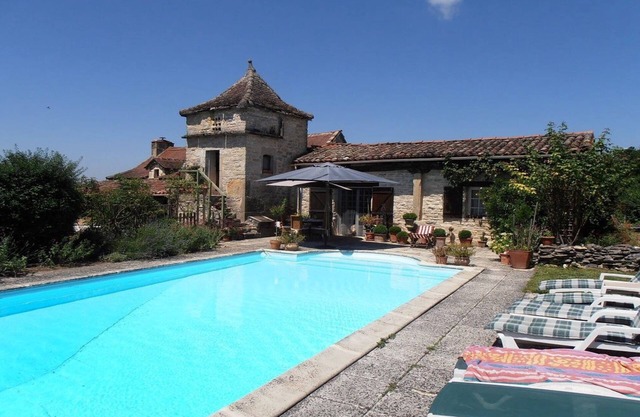 Les gites Perard (West Gite) sleeps 4. Use of Swimming Pool & Pet friendly
