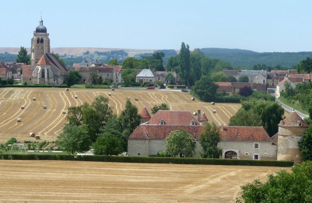 Les Granges du Château : Charming gîte with swimming pool in Burgundy