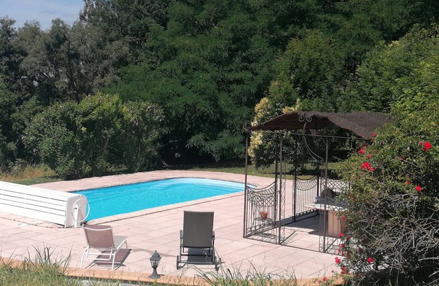 Les Hirondelles - Ferme Fortifiée Avec Piscine!