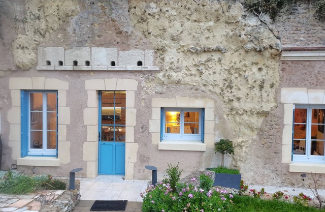Les Iris unusual gîte, entirely troglodytic!