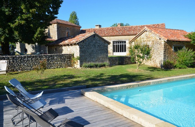 Les Jaunies, magnificent farmhouse completely renovated for 20 beds.