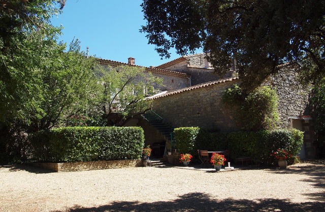 LES MAGNANS - Sleeps 4 - Antique furniture - Rated 3* and 3 Epis