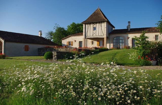 Les marguerites and its natural swimming pool