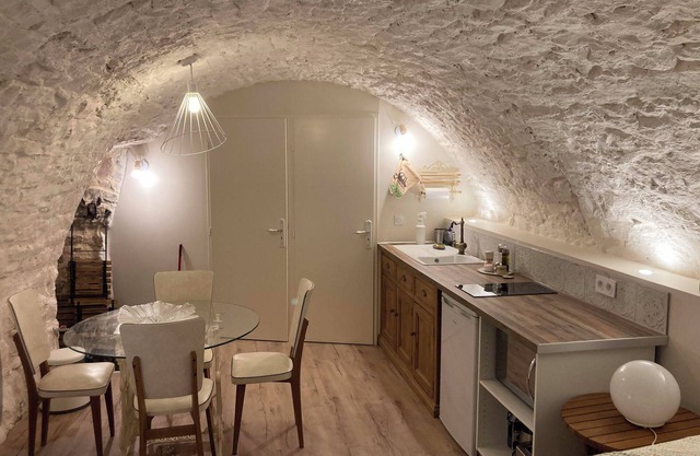 Les Matelles : Charmant Logement en Pierres