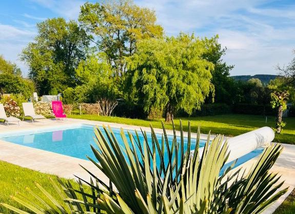 Les Mazades à 10 min de Périgueux avec piscine chauffée, meublé de tourisme classé 3 étoiles