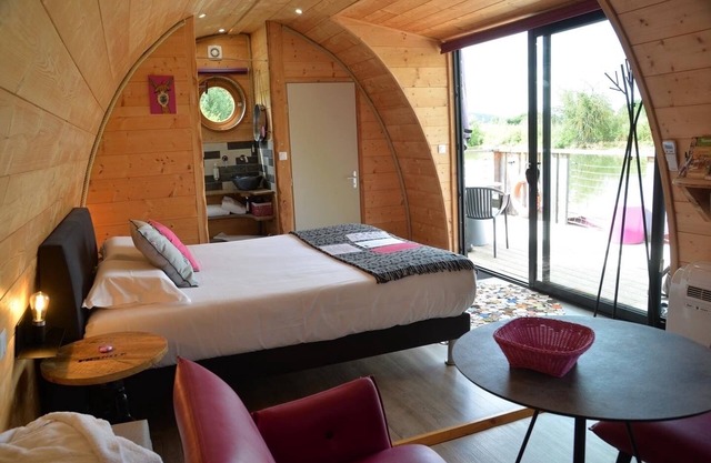 Les Preuses floating cabin with private spa