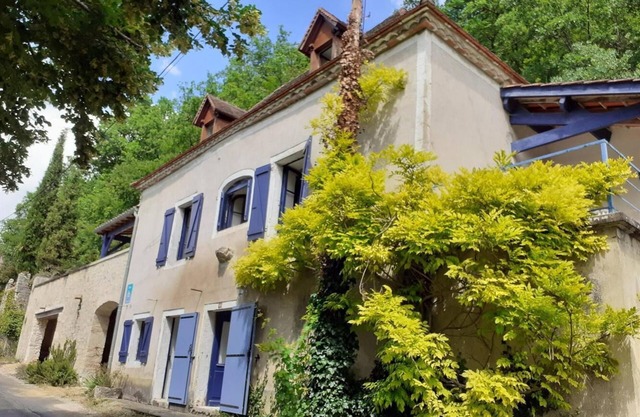 LES VOLETS BLEUS - CREGOLS