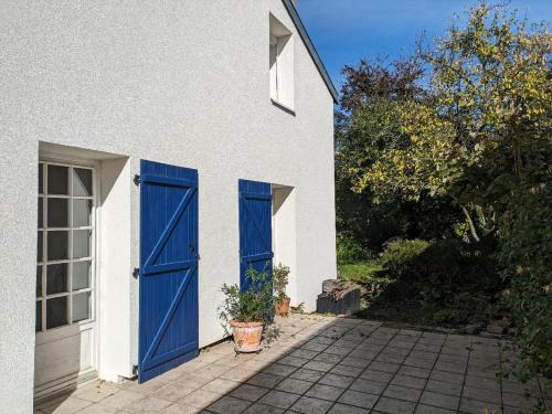 LES VOLETS BLEUS