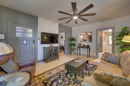 Less Than 1 Mi to Dtwn Home with Deck in Clarkdale!