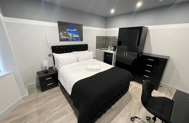 Letzi private en-suite, Near Heathrow Airport T3