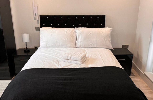 Letzi private en-suite, Near Heathrow Airport T3
