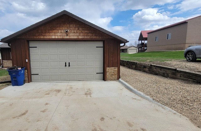 Lewis and Clark Lake Cabin with Hot Tub