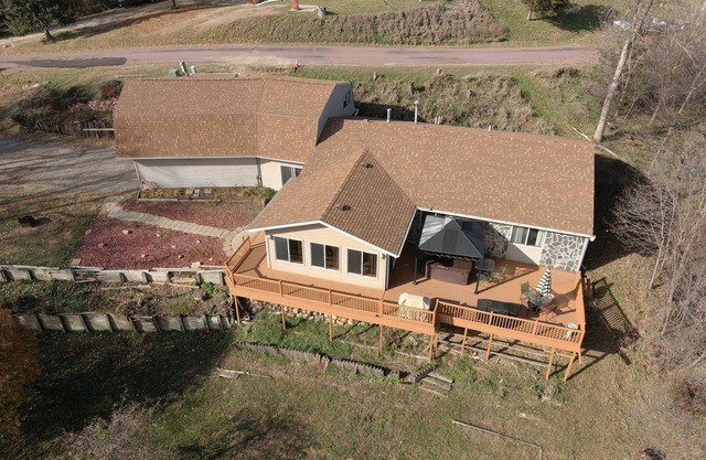 Lewis & Clark Trail Hideaway, SD side/ 2 min to the lake/10 min to Yankton.