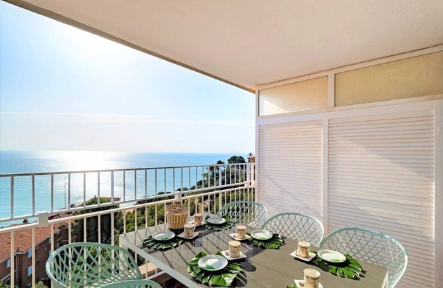 LIANA SEAVIEW & BEACH APARTMENT; 3 bedrooms, 2 bathrooms, balcony, wifi, lift