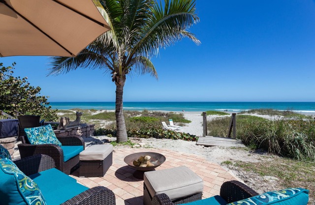 Licensed! DIRECT Oceanfront.Hot Tub with view .2 King Beds