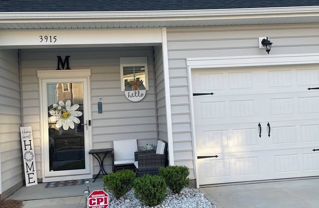 LIFE IS BETTER NEAR THE LAKE. 3 bedroomTownhome near Lake Norman.