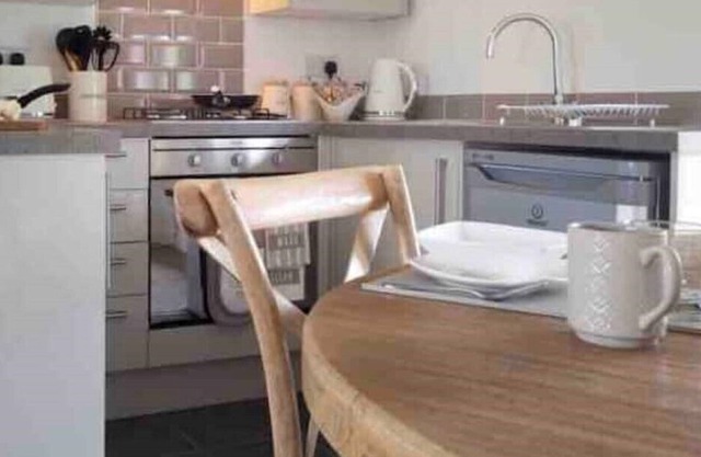 Light & Cosy flat with parking near A40 and M40 Oxford, Headington