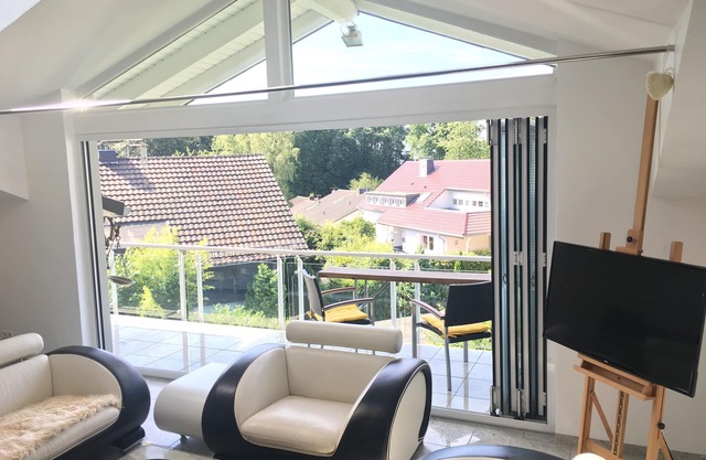 Light-flooded living room on 140 sqm in Bergisch Gladbach - Moitzfeld