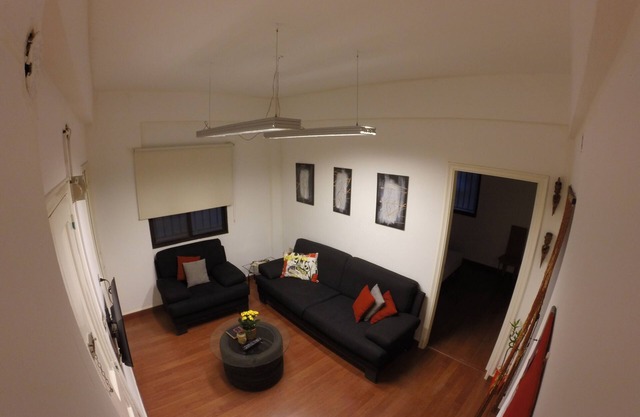 "Like a Local "- Cosy apartment in Central Beirut
