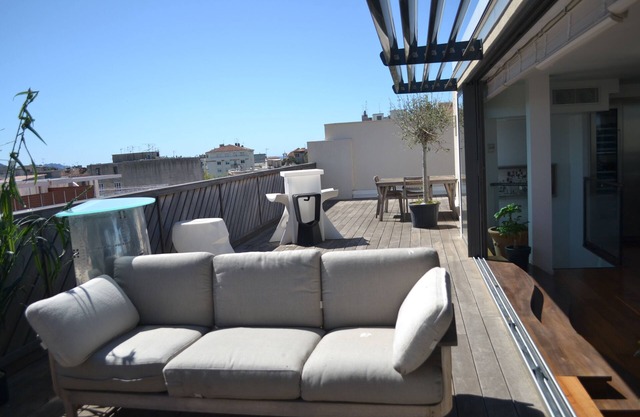 Like a rooftop villa, a stone's throw from the velodrome stadium.