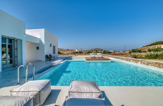 Lil Paros Luxury suites