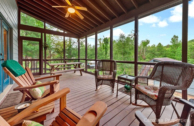 Lily Pad Lakehouse by Carolina Properties-Lake Lanier Lakefront, Fire Pit, Kayak