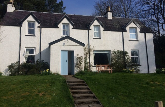 Lilybank,a traditional highland cottage located in Fort Augustus village.