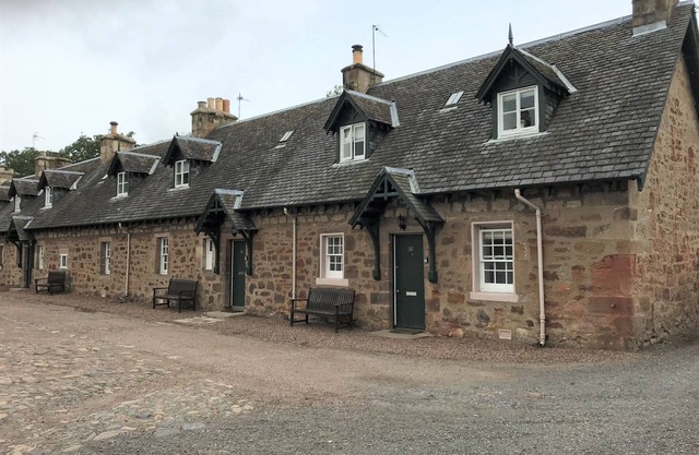 Lime Cottage - a charming traditional stone cottage with 2 bedrooms located within the grounds of Ar
