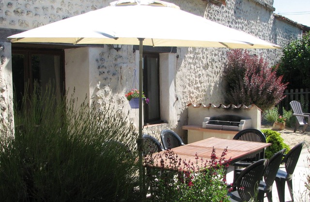Limerac child-friendly pigeonnier, heated pool, toddlers pool, wheelchair access