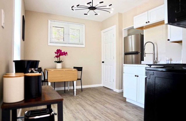 Lincoln, 1 Bed House near Xavier & Downtown