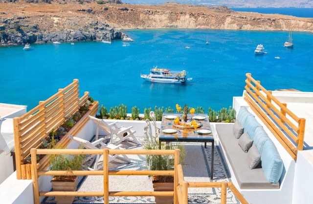 Lindos Shore Summer House with Jacuzzi and sea view !