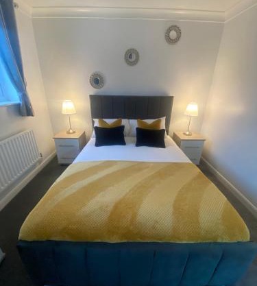 Lingfield House - Spacious 3 Bed Home From Home in Burton