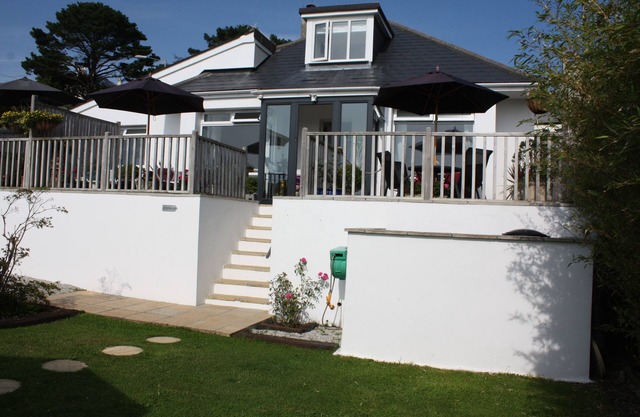 LINTON - 3 bed, 3 ensuite. Sleeps 6. Short walk to harbour, beach and coast path
