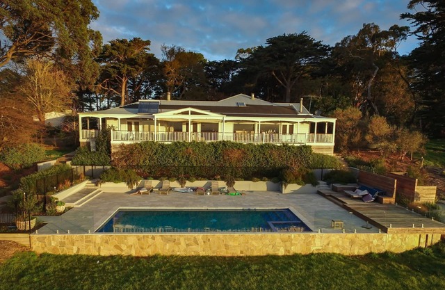 LionsGate - Peninsula Homestead with a View