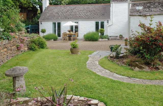 LITTLE BARN COTTAGE, family friendly, with open fire in Portloe
