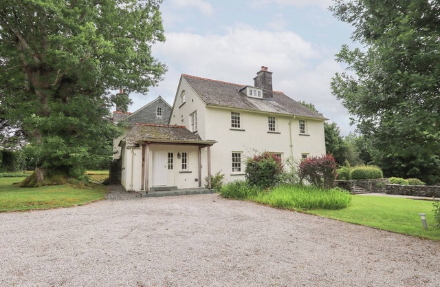 LITTLE ELLERS, family friendly, with a garden in Portinscale