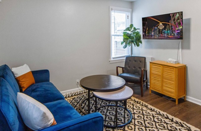 Little Italy Apt. Case Western & Cleveland Clinic