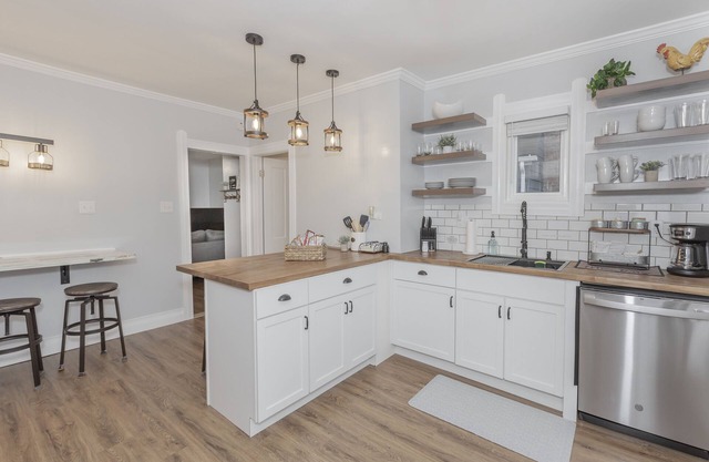 Little Italy! Close to Cleveland Clinic, University Hospital & University Circle