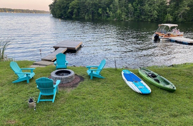 Little Landing Cottage | Lakefront · Dock · Kayaks
