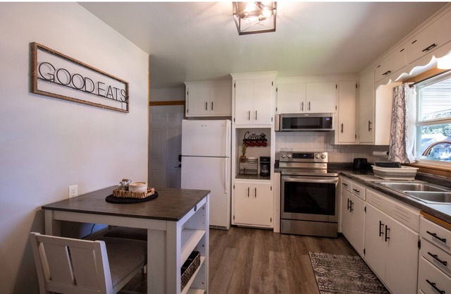 Little Nest/ 2 mi to Mayo Clinic, 2 bed w/Lg Yard,Pet Friendly,One level home