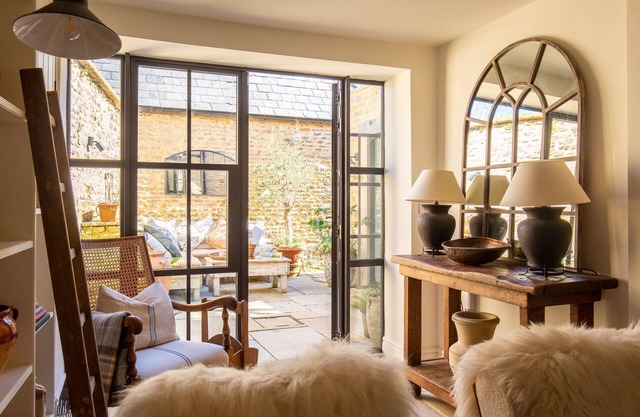 Little Oakley Cottage - sleeps 4 guests in 2 bedrooms