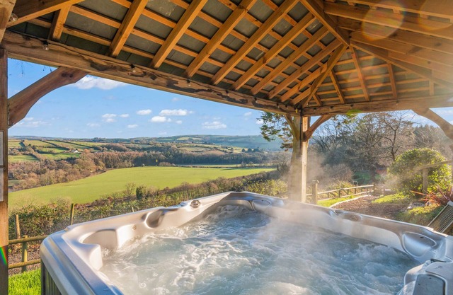 LITTLE SILVER NUGGET, romantic, luxury holiday cottage in Umberleigh