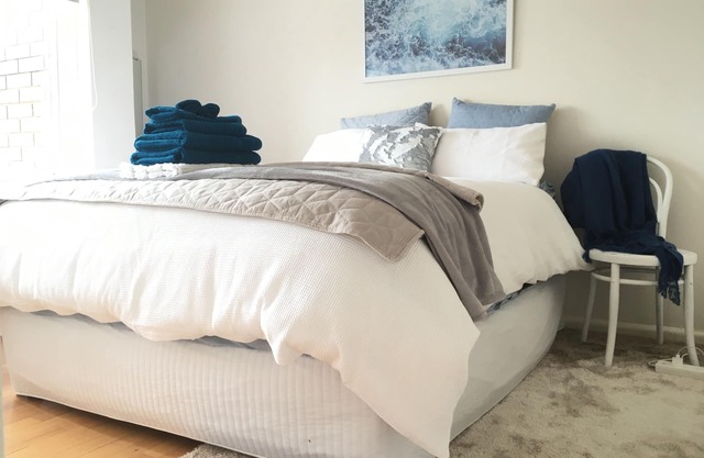 Little Vella, 2 Bedroom 1 bathroom. Secure parking. Free WIFI. Immaculate clean