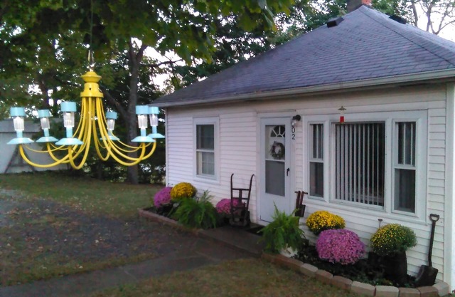 Little White Cottage-Country Setting In Town Just 5 minutes to The Ark Encounter
