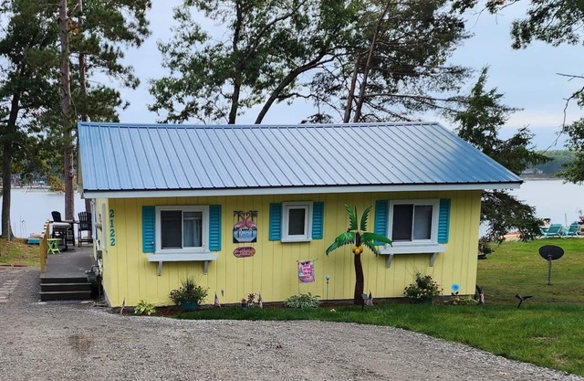 Little Yellow Cottage - Beach - Little Island Laken