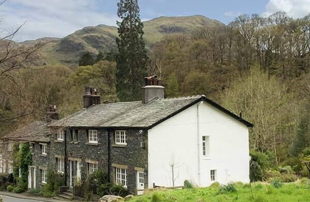 LITTLEBECK, pet friendly, character holiday cottage in Rosthwaite