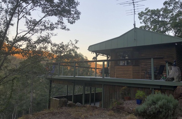 Litttle House on the Hill- Hawkesbury River Views -Overlooking National Park.