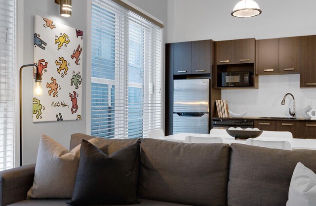 LiV MTL Main-205 Spacious 2BR Suite + Mezzanine
